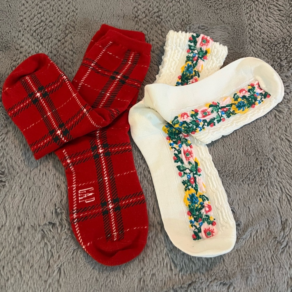 Red Gap and White Socks Set